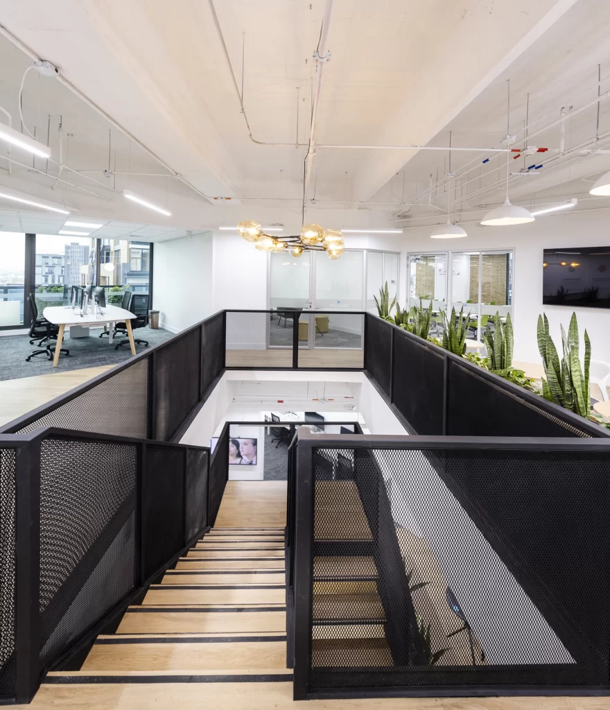Desarrollo integral de oficinas para una multinacional de tecnología médica en Bogota