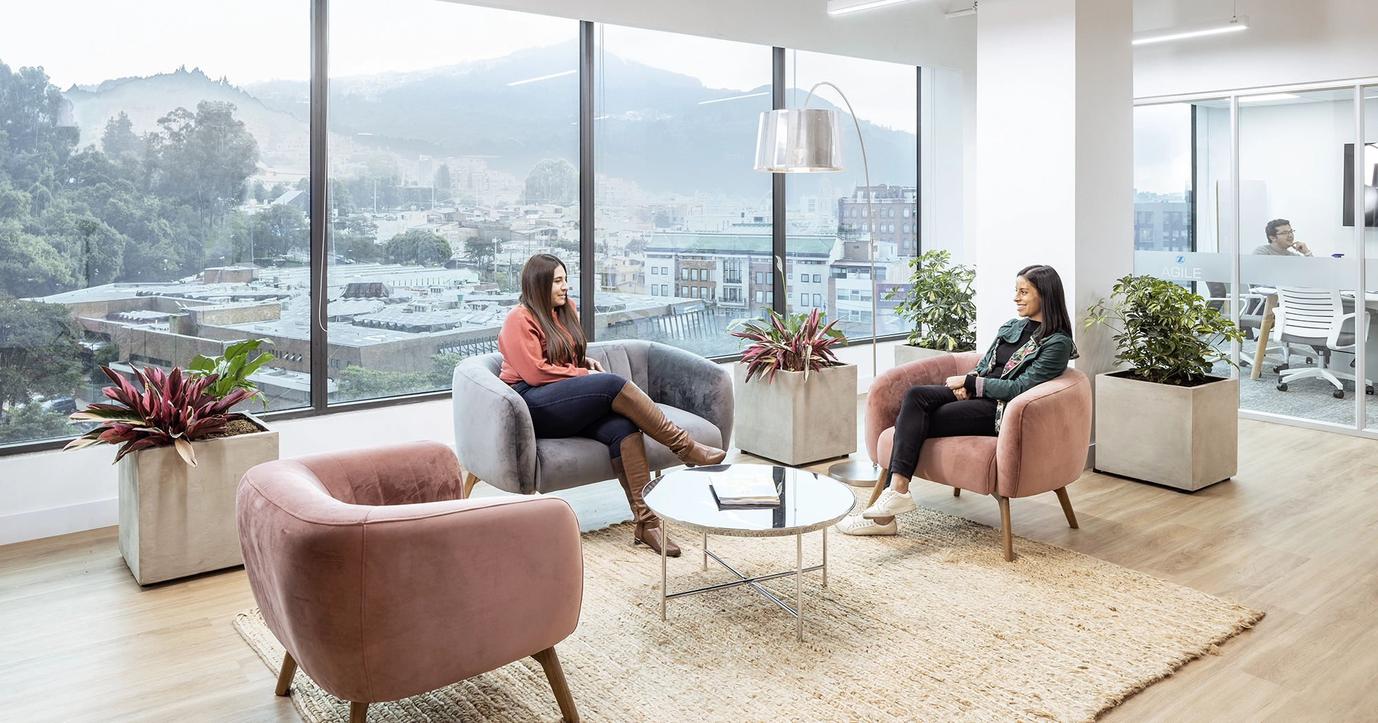 Desarrollo integral de oficinas para una multinacional de tecnología médica en Bogota