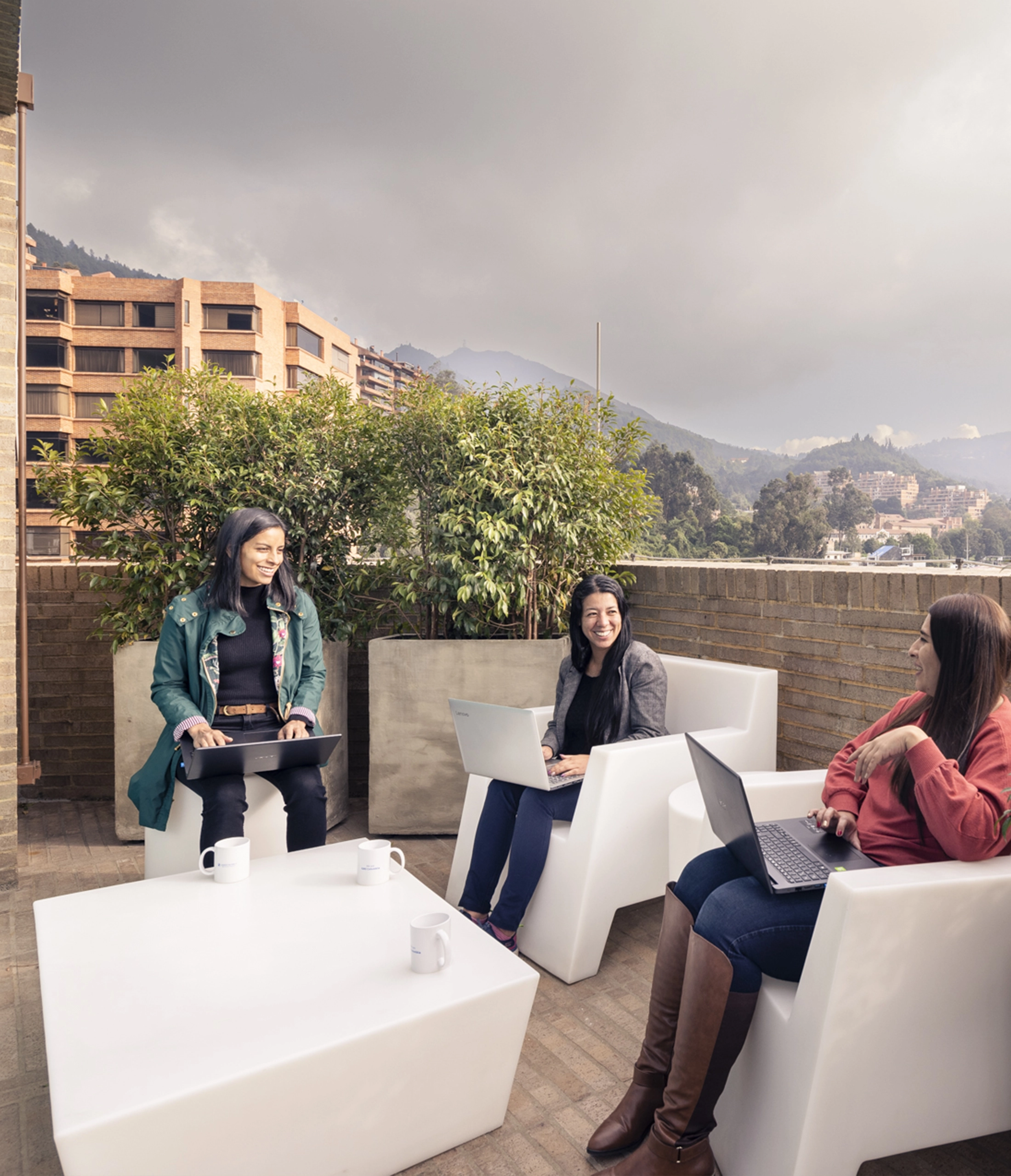 Desarrollo integral de oficinas para una multinacional de tecnología médica en Bogota